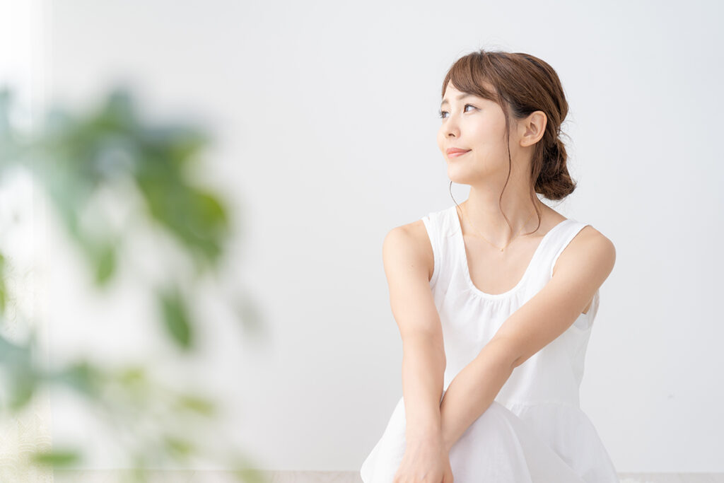 Young asian woman dressed in white looking to the side